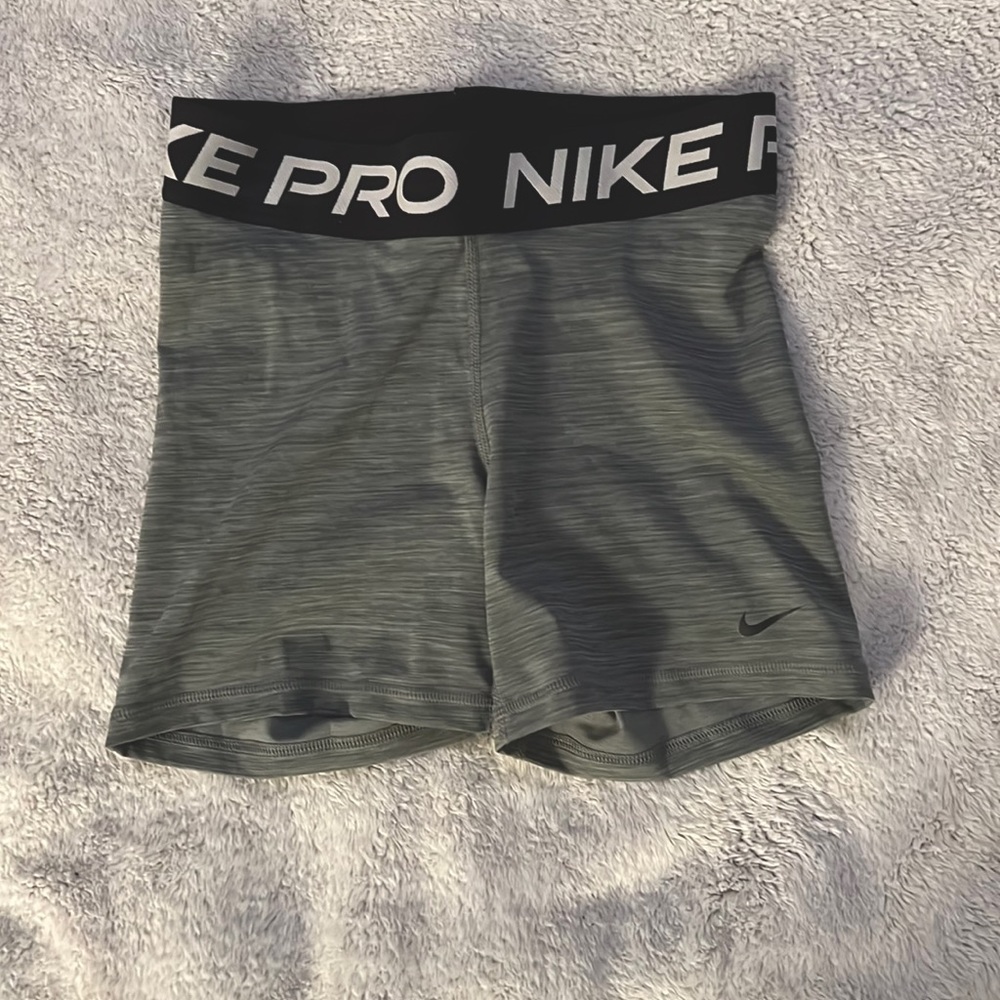 Nike Pro Small gray and black shorts